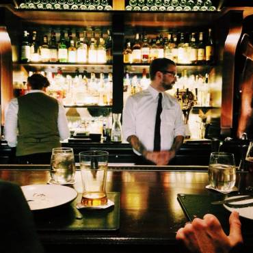 ¿Cuánto se debe pagar a un empleado por trabajar un festivo?