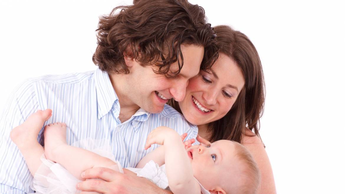 Hisenda retornarà l’IRPF de les prestacions de maternitat i paternitat encara que existeixi sentència ferma desestimatòria