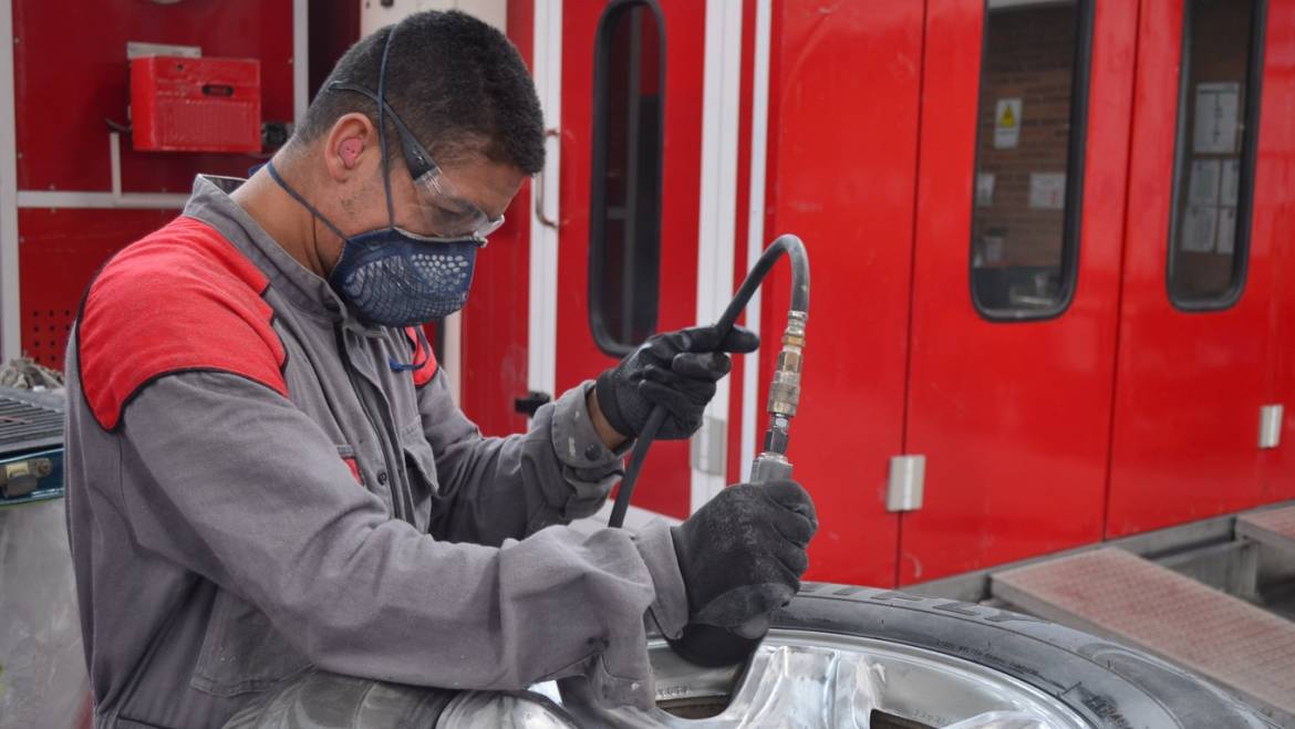 COVID-19. El Ministeri de Transports autoritza la presència de dues persones en vehicles de transport de mercaderies i permet l’obertura de tallers de reparació i manteniment de vehicles