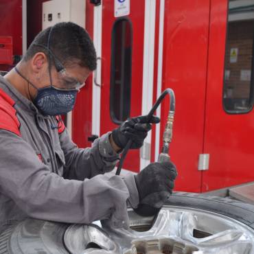 COVID-19. El Ministerio de Transportes autoriza la presencia de dos personas en vehículos de transporte de mercancías y permite la apertura de talleres de reparación y mantenimiento de vehículos