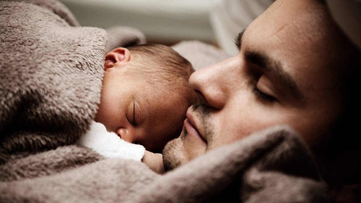 Des del gener del 2021 s’amplia el permís de paternitat a 16 setmanes