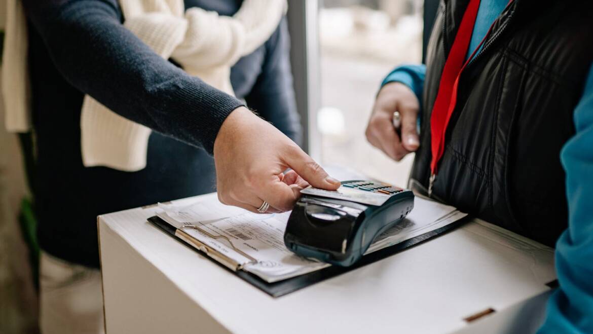 L’Agència Tributària agilitza els embargaments a proveïdors morosos que cobrin mitjançant datàfons o terminals de punt de venda (TPV)