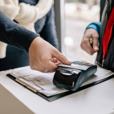 L’Agència Tributària agilitza els embargaments a proveïdors morosos que cobrin mitjançant datàfons o terminals de punt de venda (TPV)