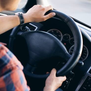 Vehicles cedits a empleats sense cost: com influeix en la deducció de l’IVA?
