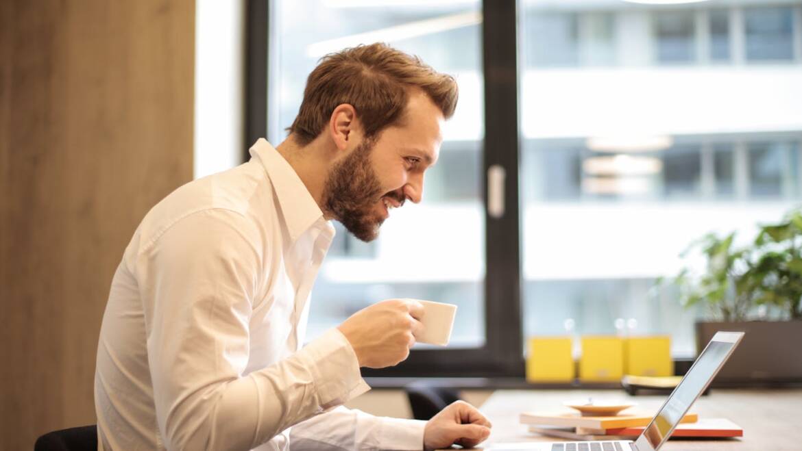 ¿Trabajas para más de una empresa o combinas empleo y negocio? Esto es lo que la Seguridad Social no te explica claramente
