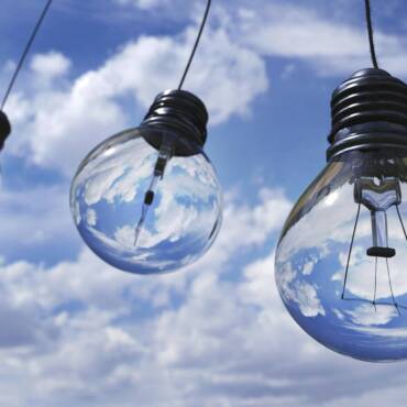 Novedades en IAE, IBI e ICIO: bonificaciones fiscales para impulsar la energía eléctrica