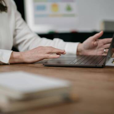 Del trabajo remoto al presencial ¿Cuándo puede la empresa exigir el retorno?