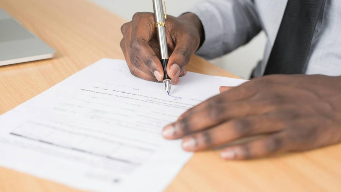 Subrogació obligatòria en successió de contractes