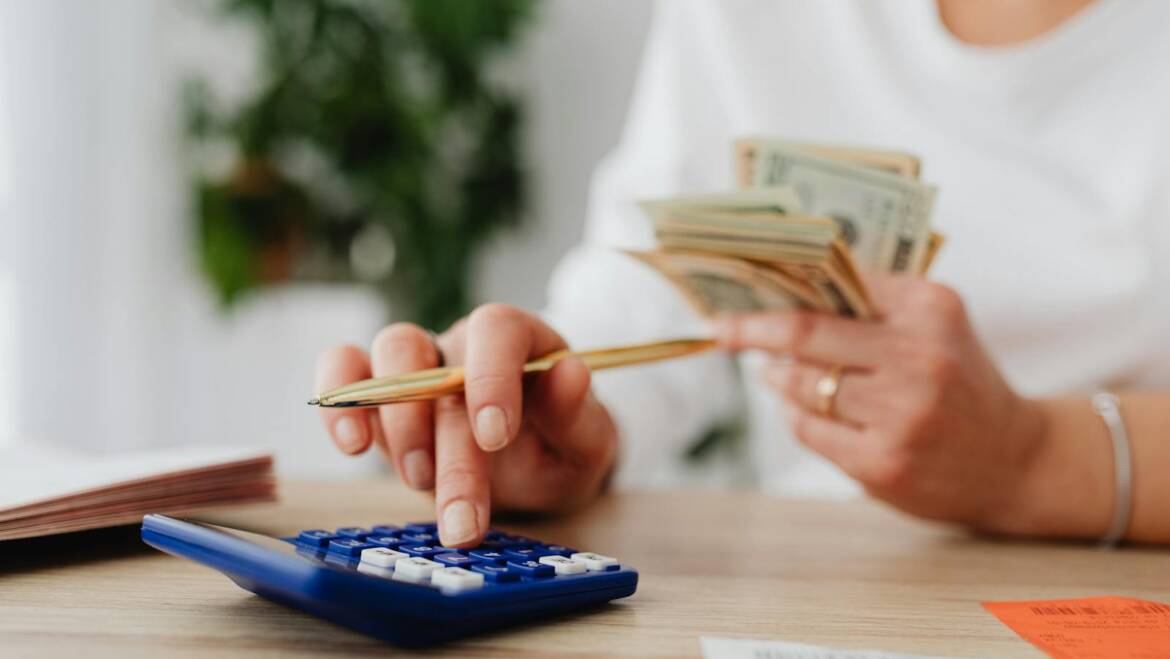 El salari mínim interprofessional (SMI) de 2026 puja un 3,1% fins als 1.221 euros mensuals en 14 pagues i exempt de tributació