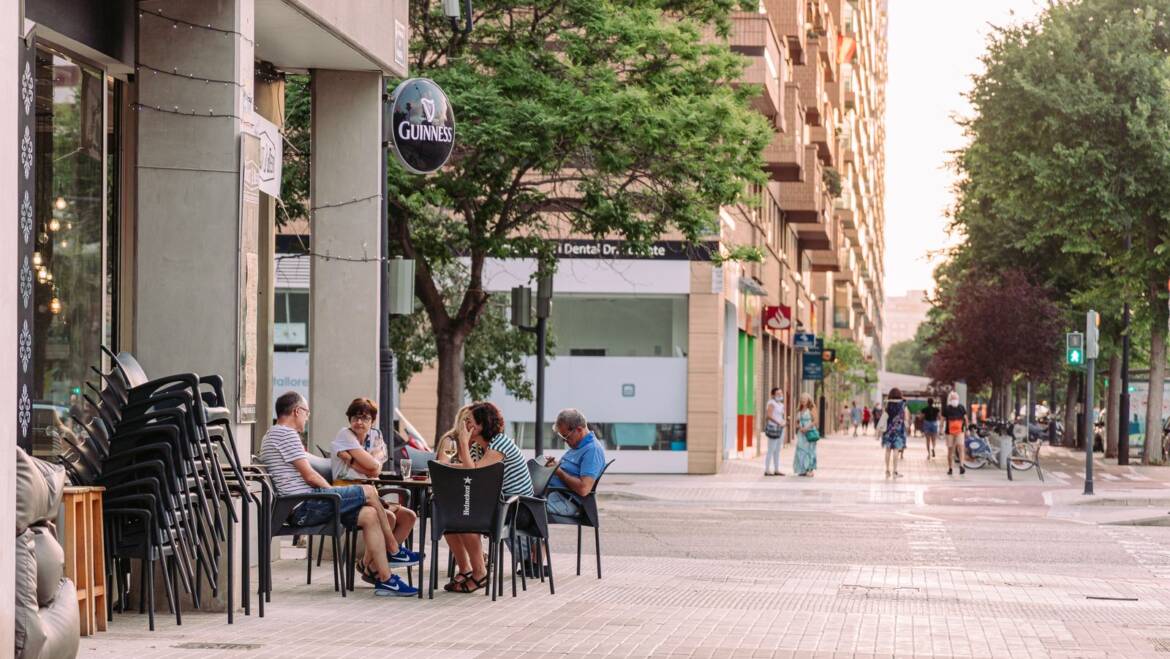 Publicidad en mesas, sillas y sombrillas ¿dónde está el límite para deducir el IVA?